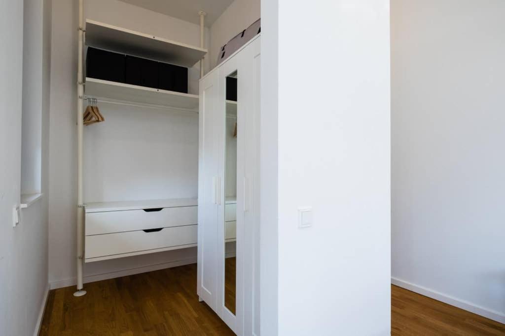 2 Bedroom Mauerpark-Apartment, Berlin Mitte View Calendar Экстерьер фото