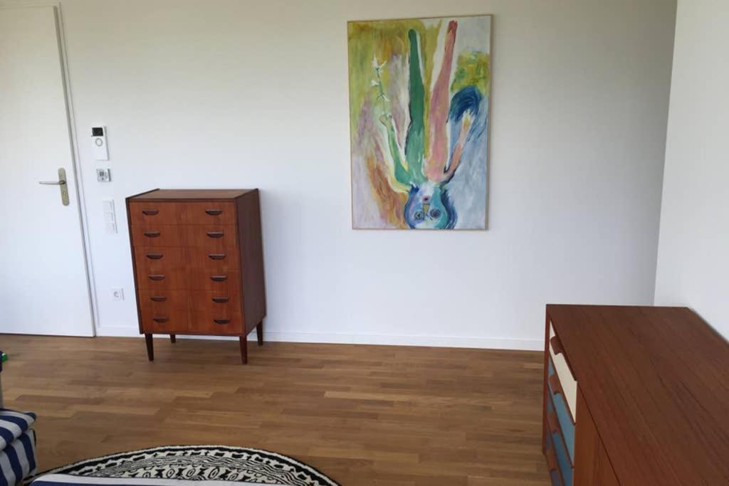 2 Bedroom Mauerpark-Apartment, Berlin Mitte View Calendar Экстерьер фото