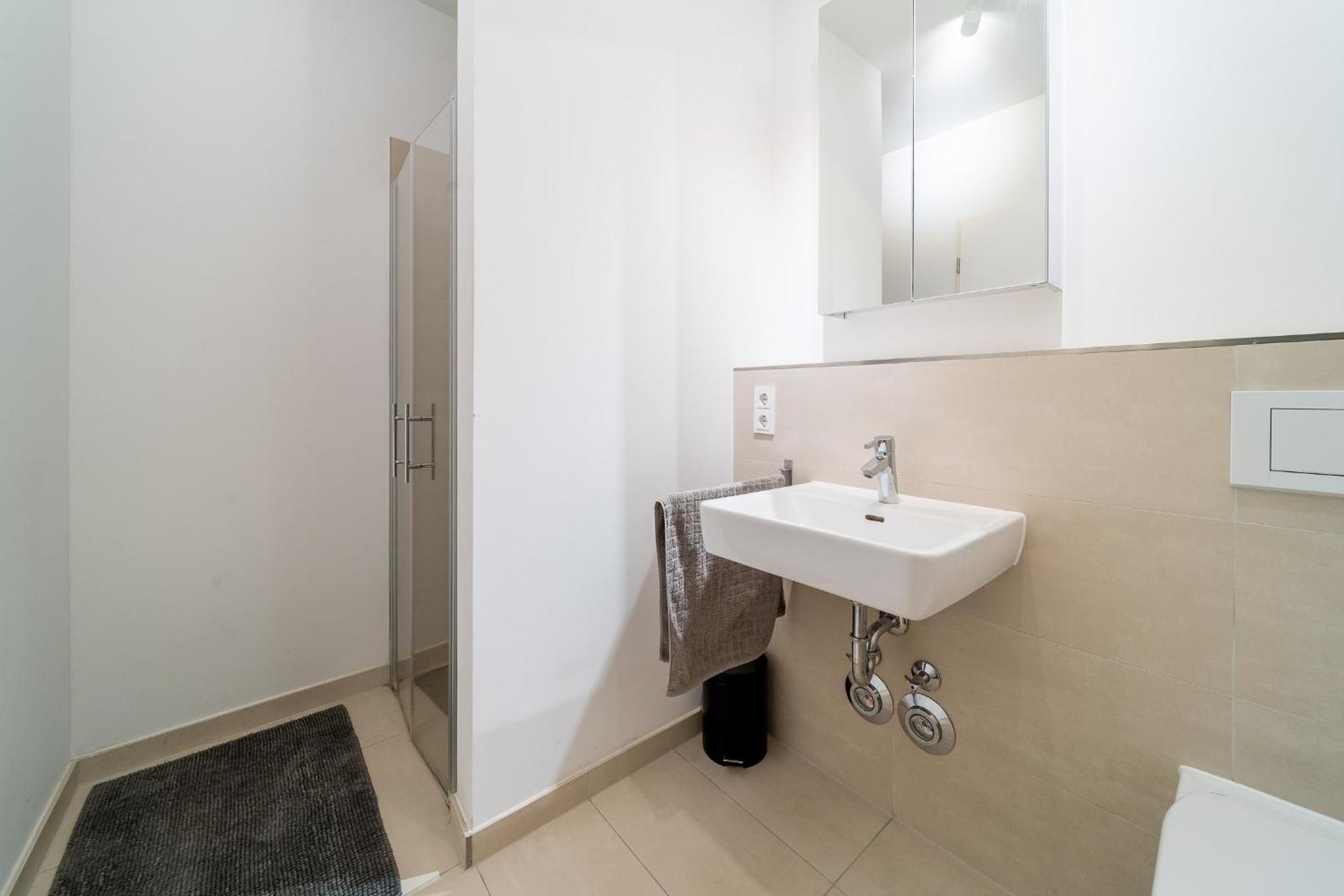 2 Bedroom Mauerpark-Apartment, Berlin Mitte View Calendar Экстерьер фото