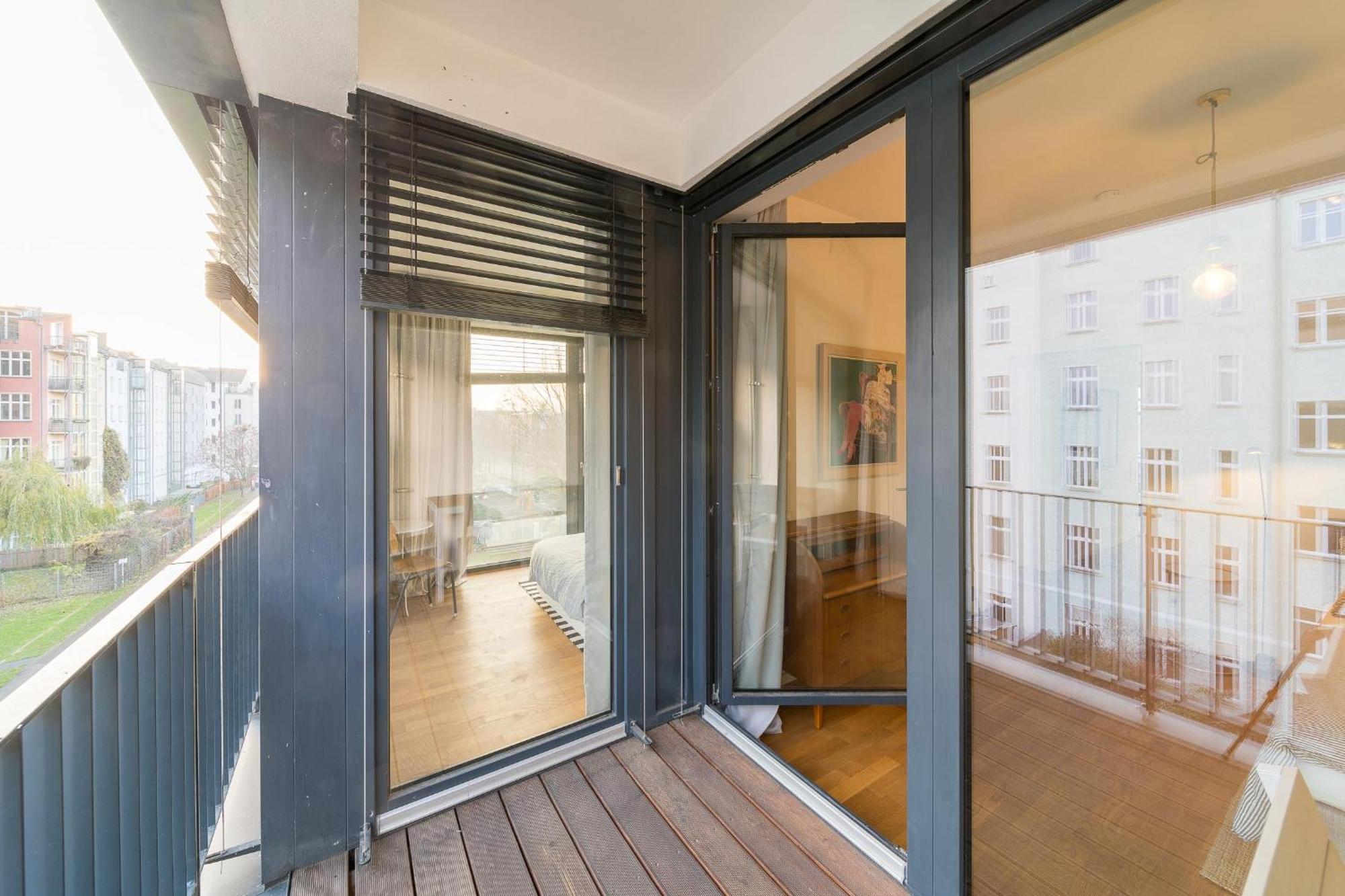 2 Bedroom Mauerpark-Apartment, Berlin Mitte View Calendar Экстерьер фото