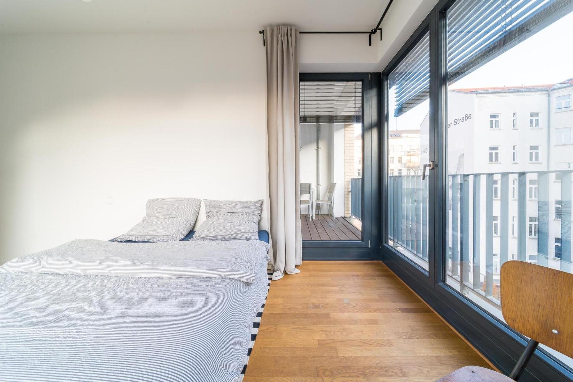 2 Bedroom Mauerpark-Apartment, Berlin Mitte View Calendar Экстерьер фото