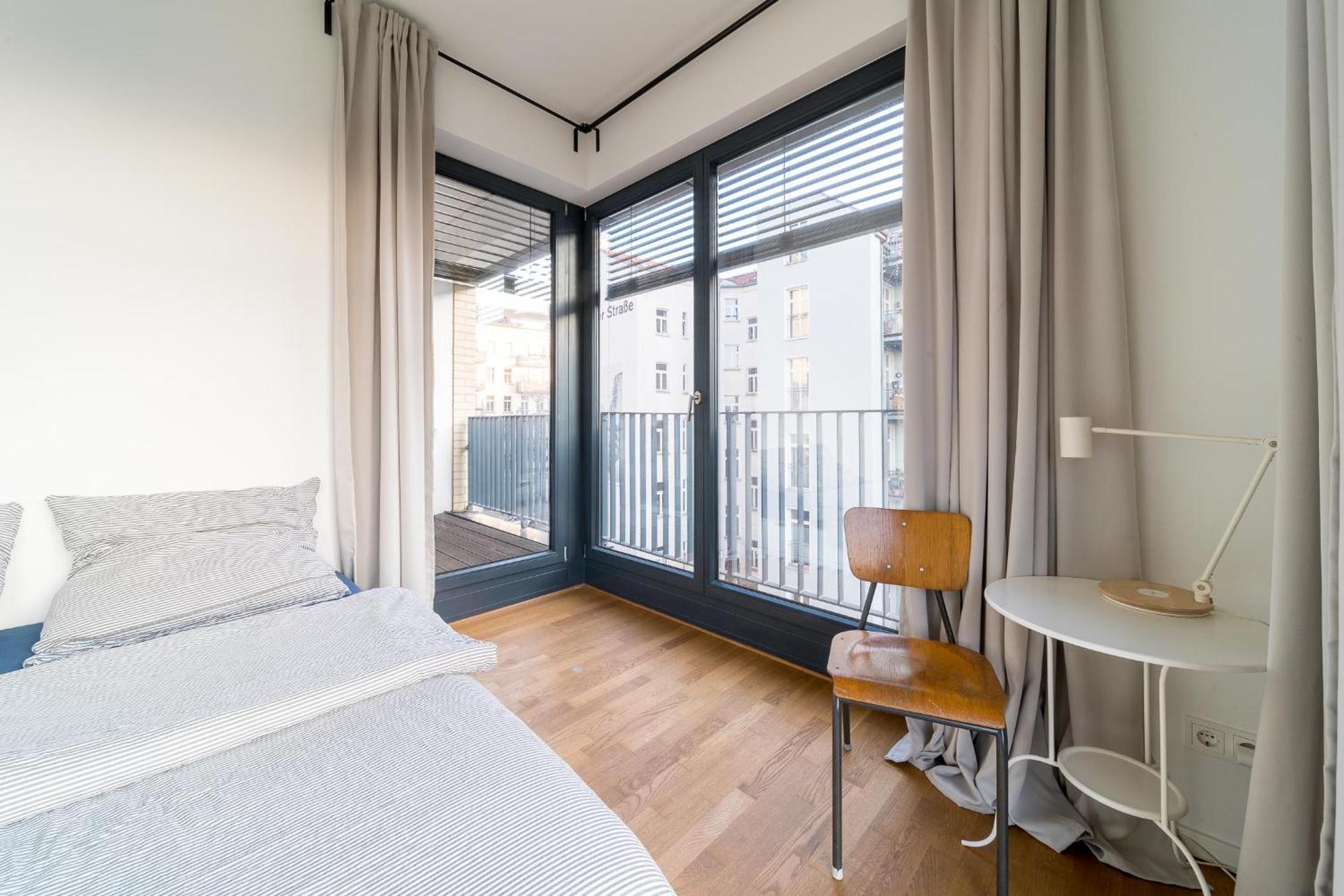2 Bedroom Mauerpark-Apartment, Berlin Mitte View Calendar Экстерьер фото